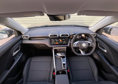 MG ZS HYBRID+ TROPHY 12