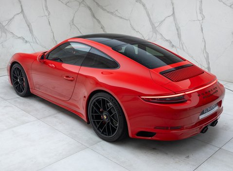 Porsche 911 Carrera 4 GTS (991.2) 12