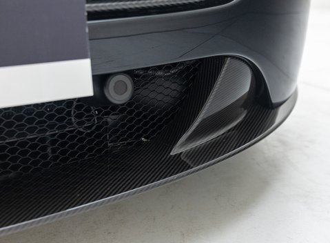 Aston Martin V12 Vantage S 37
