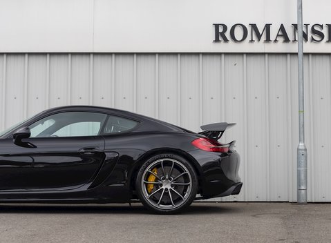 Porsche Cayman GT4 (718) 27