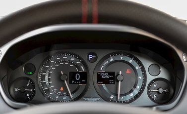 Aston Martin Vanquish 14