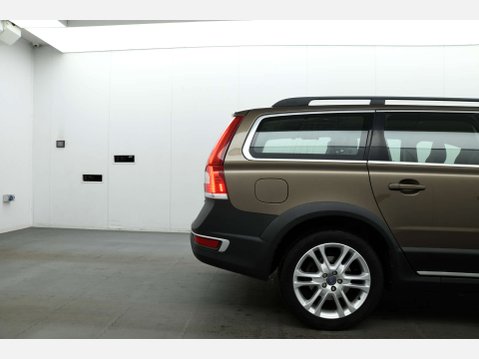 Volvo XC70 2.4 XC70 SE Luxury Nav D5 AWD Auto 4WD 5dr 17