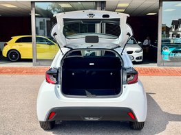 Toyota Yaris ICON HEV CVT 64