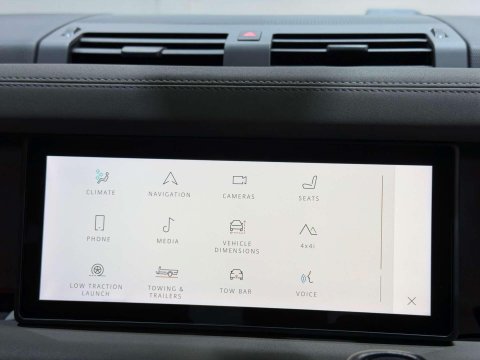 Land Rover Defender 2.0 SD4 S SUV 5dr Diesel Auto 4WD Euro 6 (s/s) (240 ps) 34