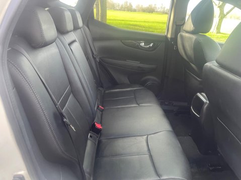 Nissan Qashqai 1.5 dCi Tekna 2WD Euro 5 (s/s) 5dr 17