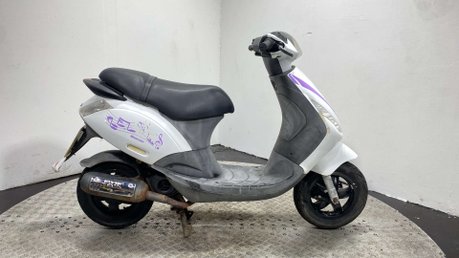 Piaggio Zip 2010 2 STROKE PROJECT SCOOTER SPARES OR REPAIR 50CC 1