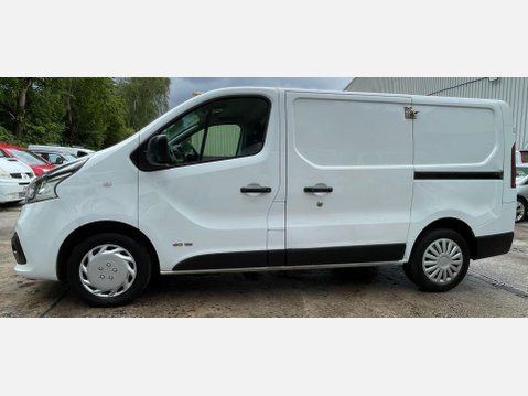 Renault Trafic 1.6 dCi 27 Business+ SWB Standard Roof Euro 5 5dr 22