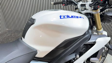 Triumph Street Triple 2013 ONLY 13K STUNNING EXAMPLE NEW MOT WARRANTY 14