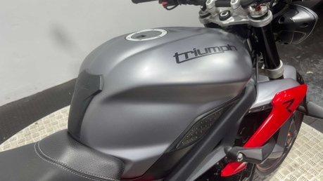 Triumph Street Triple R 2014 ONLY 15K NEW MOT ARROW EXHAUST VERY CLEAN NAKED 48