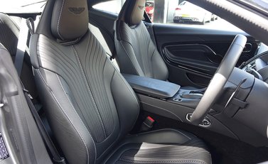 Aston Martin DB11 12