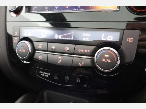 Nissan Qashqai 1.3 Qashqai N-Connecta DiG-T 5dr 37