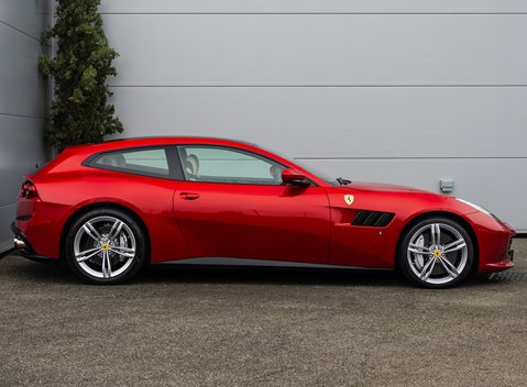 Ferrari GTC4 Lusso V12 3