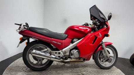Honda NTV 1988 CLASSIC PROJECT BIKE SPARES OR REPAIR 600CC COMMUTER 2