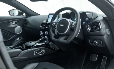 Aston Martin Vantage V8 13