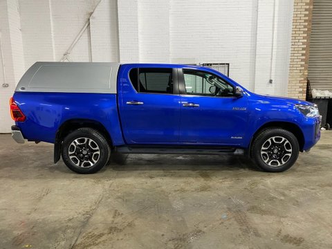 Toyota Hilux INVINCIBLE 4WD D-4D DCB 2