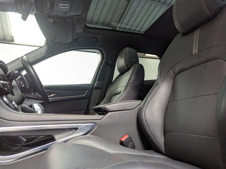 Jaguar F-Pace 2.0 F-PACE R-Dynamic HSE D MHEV AWD Auto 4WD 5dr 37