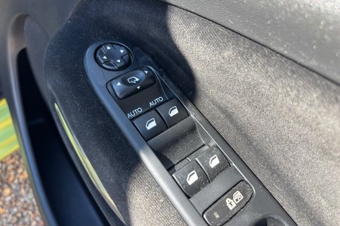 Citroen C3 Picasso EXCLUSIVE HDI.. ONLY £35 ROAD TAX.. SERVICE HISTORY.. STUNNING COLOUR 17