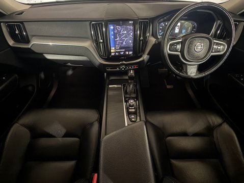 Volvo XC60 D4 MOMENTUM PRO AWD 11