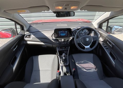 Suzuki SX4 S-Cross MOTION BOOSTERJET MHEV 15
