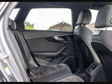 Audi A4 2.0 A4 Black Edition 35 TFSI MHEV Semi-Auto 5dr 40