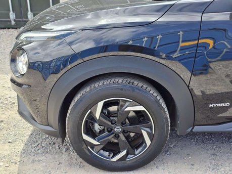 Nissan Juke 1.6 N-Connecta SUV 5dr Petrol Hybrid Auto Euro 6 (143 ps) 30