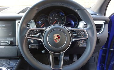 Porsche Macan GTS 21