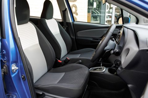 Toyota Yaris VVT-I ICON TECH 29