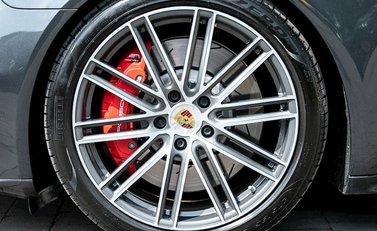 Porsche Panamera Turbo Sport Turismo 10