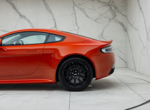 Aston Martin V12 Vantage S 36