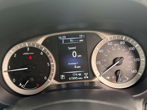 Nissan Navara 2.3 Navara Tekna dCi Auto 4WD 5dr 24