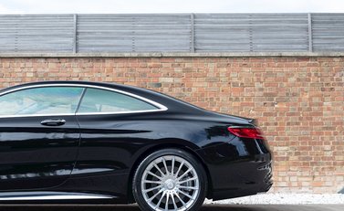 Mercedes-Benz S Class S65 Coupe 28