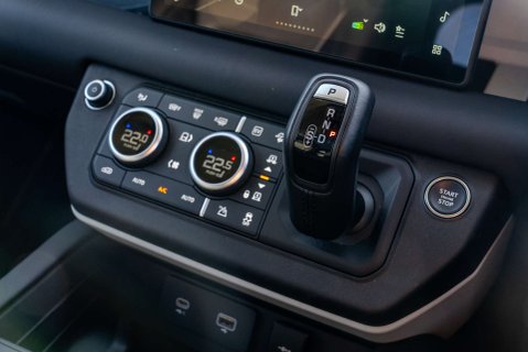 Land Rover Defender P400e XS Edition PHEV 15