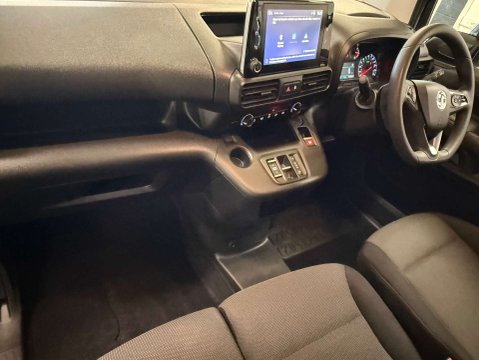 Vauxhall Combo Combo-e 2300 Sportive 29