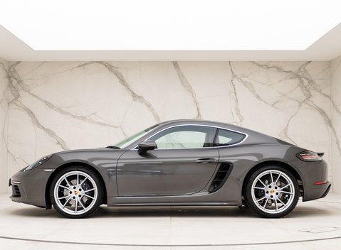 Porsche 718 Cayman 2