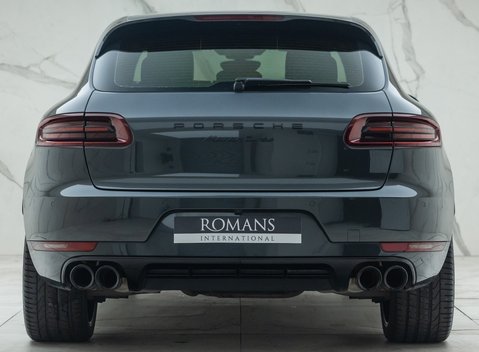 Porsche Macan TURBO 8