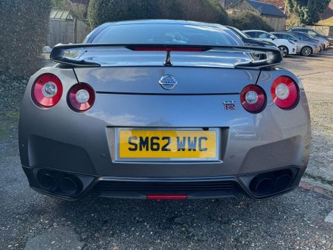 Nissan GT-R 3.8 V6 Premium Edition Coupe 2dr Petrol Auto 4WD Euro 5 (550 ps) 4