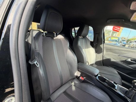 Peugeot 208 PURETECH GT LINE S/S 10