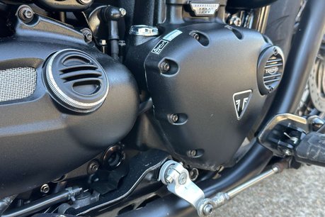 Triumph Bonneville 1.2 Bonneville Bobber Black 14