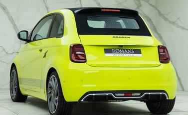 Abarth 500e Scorpionissima Cabrio 8