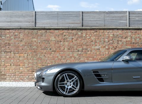 Mercedes-Benz SLS AMG 24