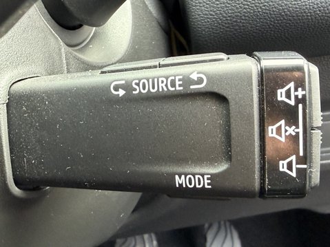 Renault Captur 1.0 TCE 90 Iconic 5dr 36