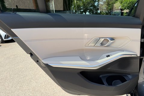 BMW 3 Series 330E M SPORT -PAN ROOF -M PRO PACK -OYSTER LEATHER -ONE OWNER -FBMWSH 29