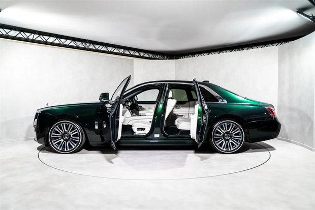 Rolls-Royce Ghost V12. FULL PPF. STARLIGHT. H, C & M SEATS. REAR ENTERTAINMENT. HUD. 1