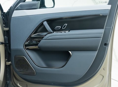 Land Rover Range Rover Sport P635 SV EDITION ONE CARBON BRONZE 32