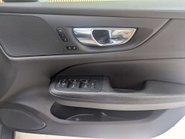 Volvo V60 2.0 V60 Momentum B4 MHEV Auto 5dr 33