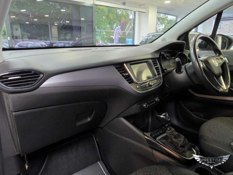 Vauxhall Crossland 1.2 Turbo Design Euro 6 (s/s) 5dr 28