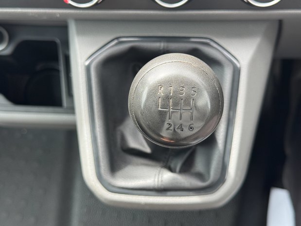 Volkswagen Transporter SWB L1H1 Low Roof Highline T28 Air Con Alloys Sensors EURO 6 SELECT 36