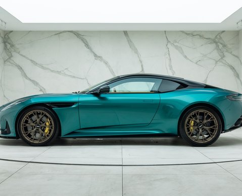 Aston Martin DB12 V8 