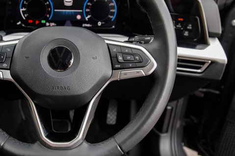 Volkswagen Golf LIFE ETSI DSG 19
