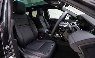 Land Rover Range Rover Evoque P300e R-Dynamic SE 10
